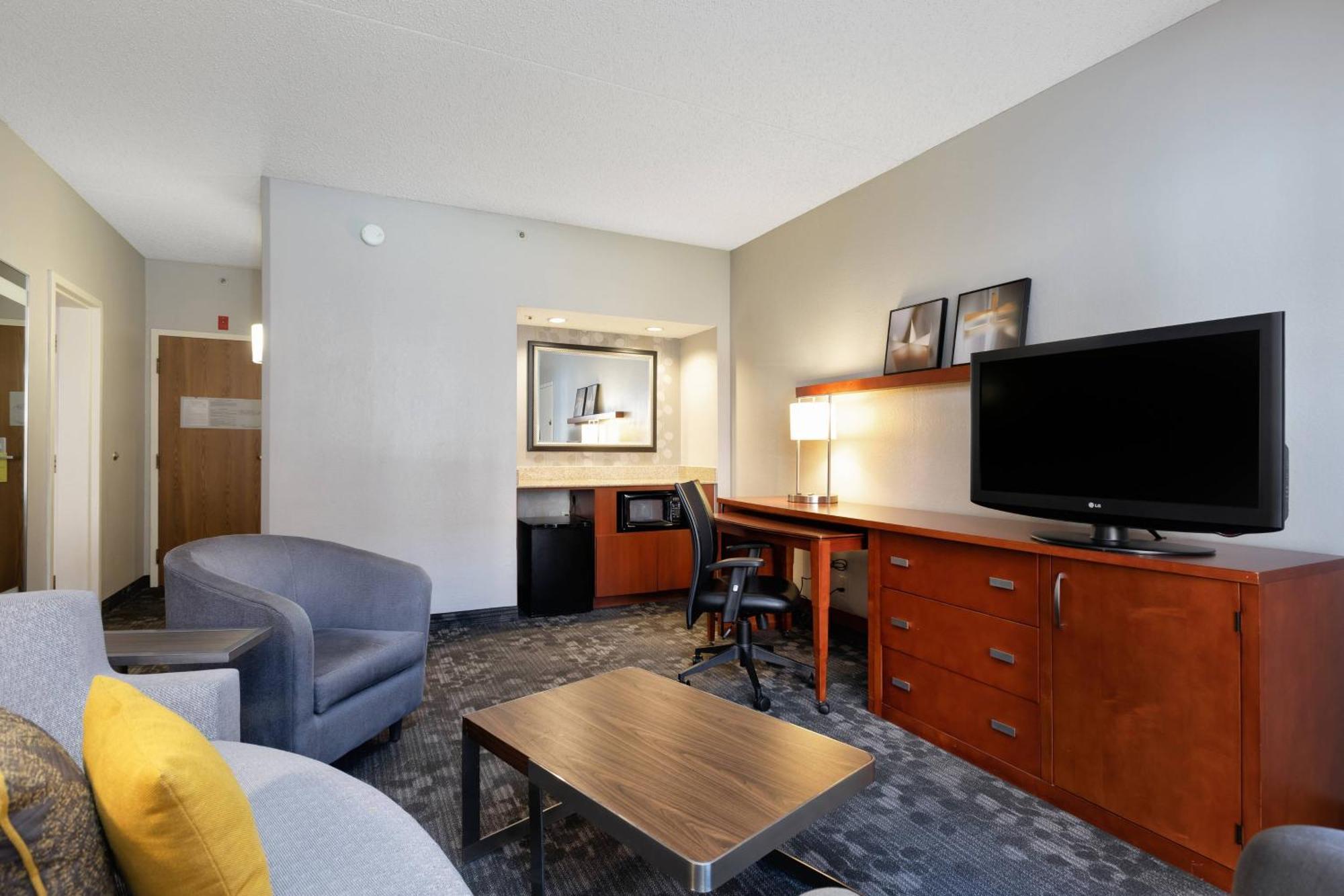 Courtyard By Marriott Dallas-Fort Worth/Bedford Exterior photo
