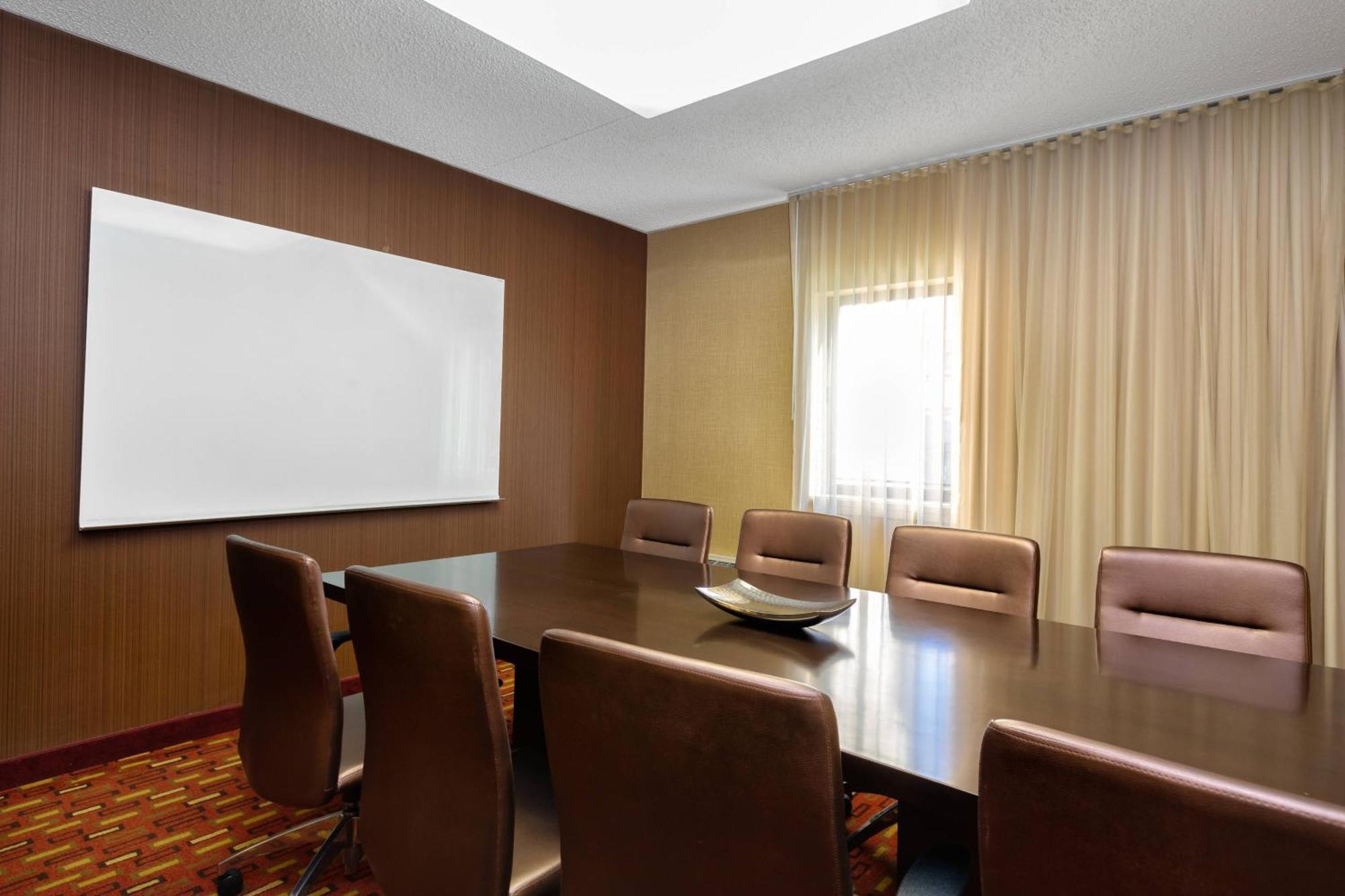 Courtyard By Marriott Dallas-Fort Worth/Bedford Exterior photo