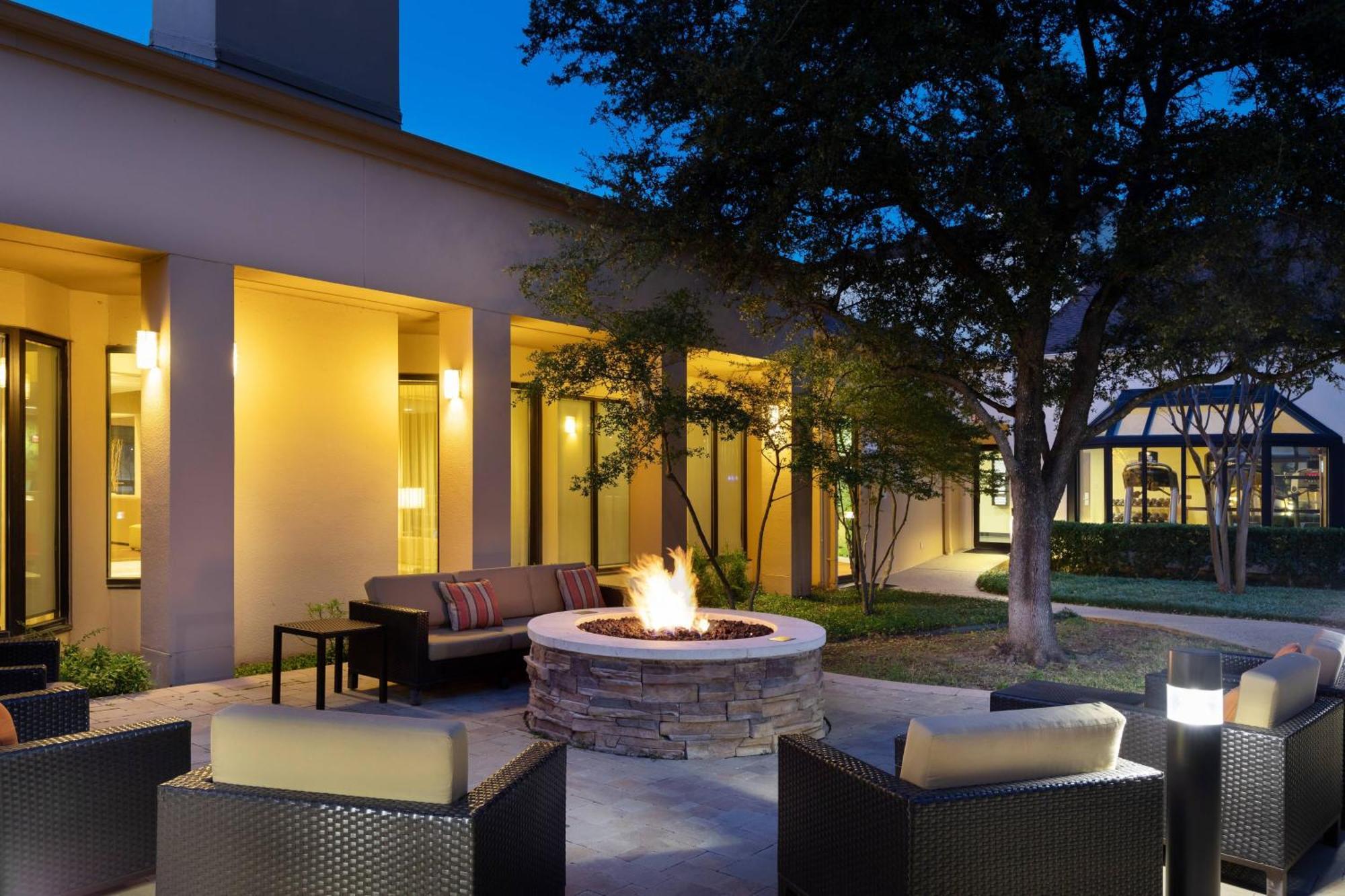 Courtyard By Marriott Dallas-Fort Worth/Bedford Exterior photo